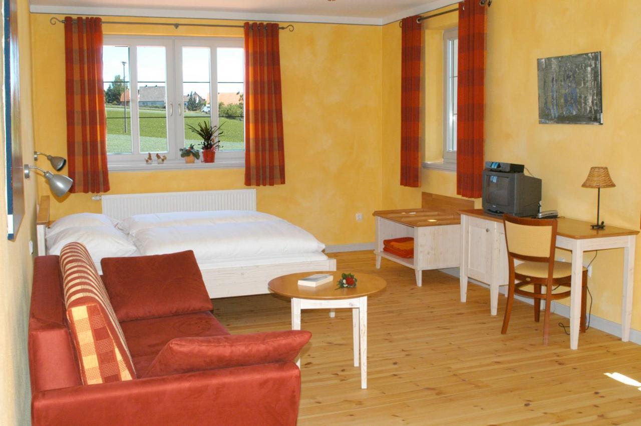 Weinhof Am Nussbaum Hotel Willanzheim Exterior photo